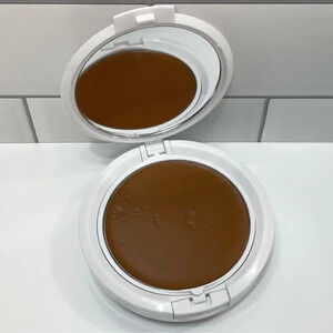 TIGI Cosmetics Dark Creme Foundation